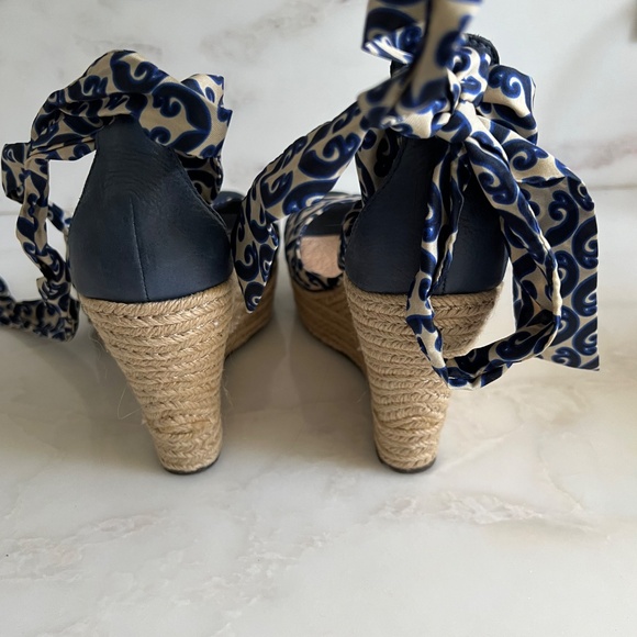 UGG Wedge Sandal with Ribbon Tie - Picture 4 of 4